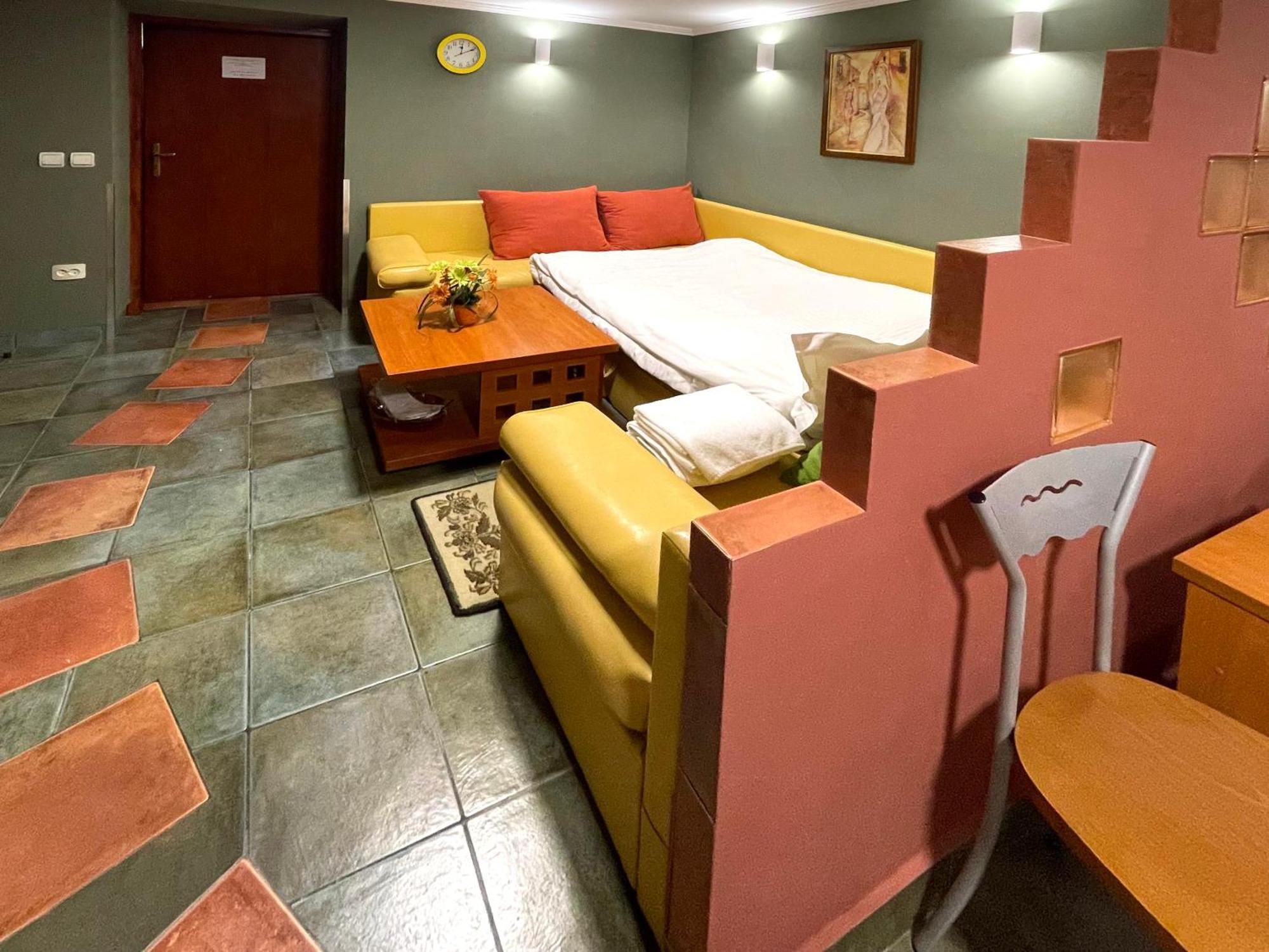 Economy Room In Hotel Eney Liov Cameră foto