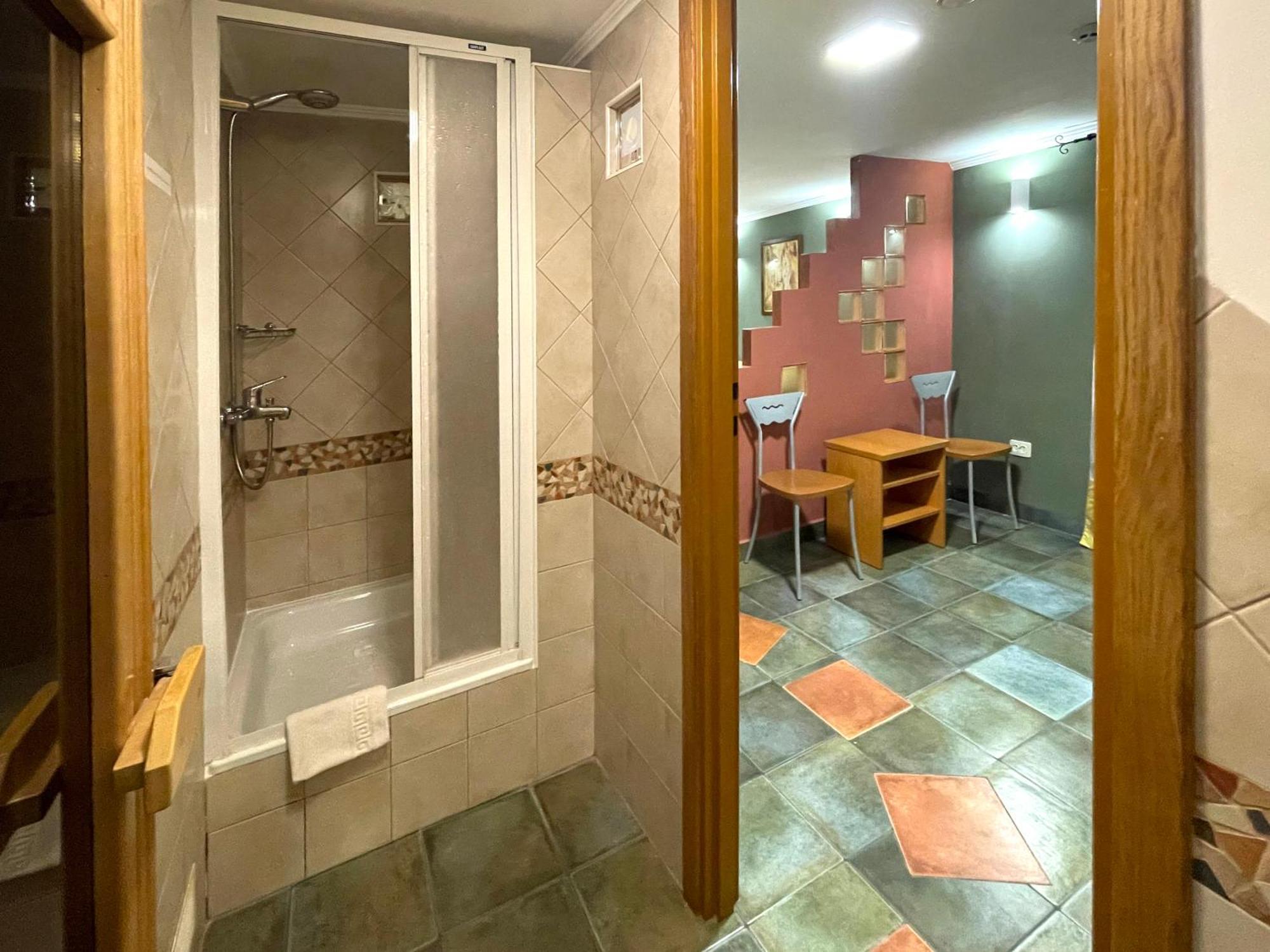 Economy Room In Hotel Eney Liov Cameră foto